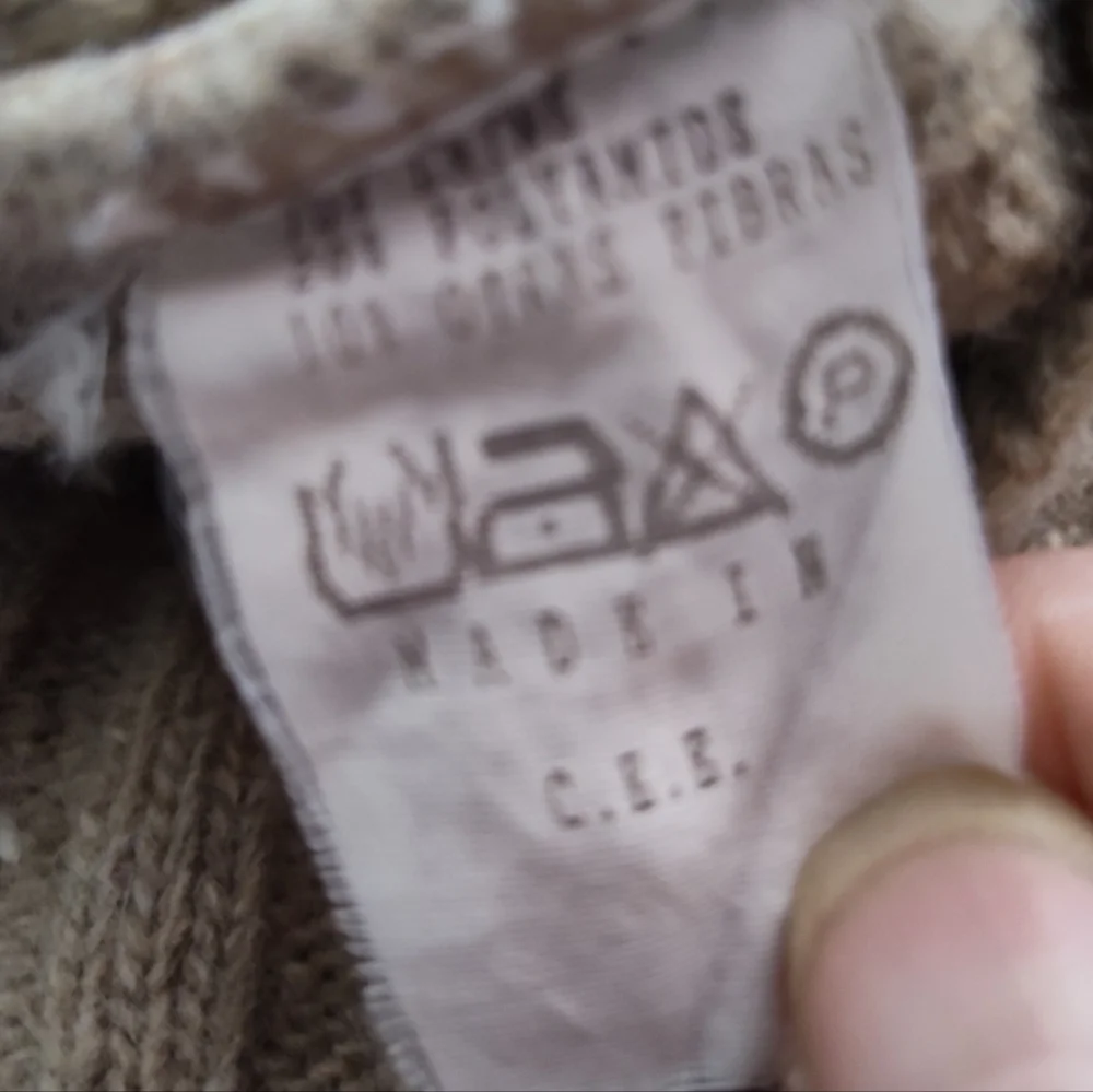 donovan ind wool blend vintage Sz LG Beige Sweater Made In C.E.E 1980- 1990's